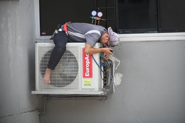 Early Signs You Need The Help Of Air Conditioning Repair Services