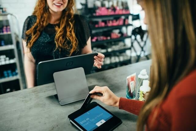 Smart Retail: AI Enhances Your Checkout Experience