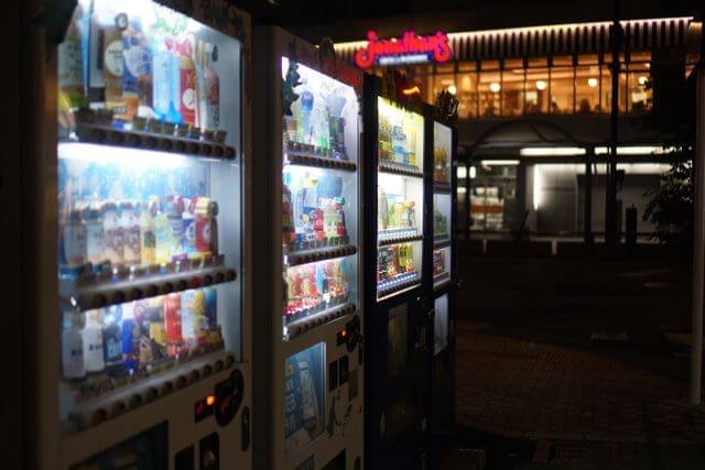 How Snack And Drink Vending Machines Work In Modern Businesses